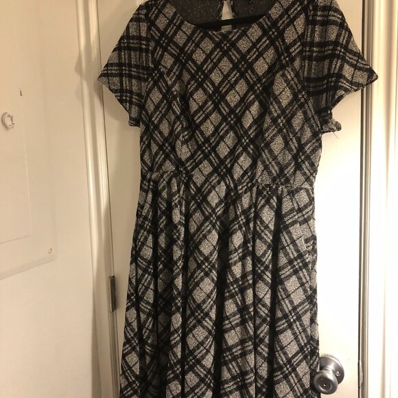 Torrid Black/White Textured Gingham A-Line Dress - Picture 7 of 11